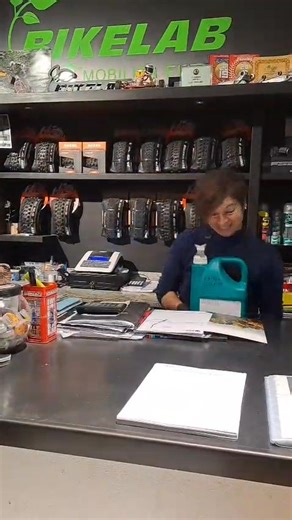 🎥 Consiglio lampo di Bike Lab! 👉 Segui la nostra rubrica ogni settimana: piccoli consigli, grandi pedalate! #BikeLab #motorex #shimano | Bike Lab
