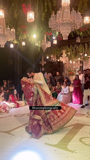 Couple Dance😍😍😍. To book your event & wedding photography 📞 @ 92 322 4207202 #weddingdiaries #shootsbymoazzamazam #pakistanibridalshoot #creativeshoots #happymoments #bridalglamp #prettybrides #coupleshoot #extravagantweddings #happybrides #photooftheday #photographypassion #bestmoments #familyshoots #weddingcoverage #lahore #weddingphotography #teammoazzam #coveringpakistan #moazzamphotography #bridetobe #specialmoments #weddinginspiration #brides #bridaldiaries #gettingreadyshots #destinat