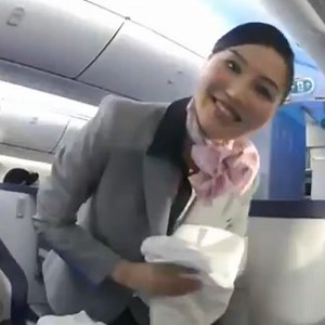 ANA、利用者と客室乗務員の視点で"リアルな機内"を見せるユニークなCM公開