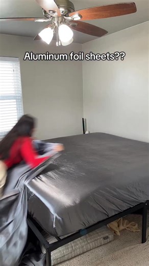 These satin sheets are so silky & make my bed feel so luxurious. Follow to never miss the next cool find 💫 And yup - you’ll find this one in my bio 🔗 #satinsheets #silkybedsheets #blackfridaydeals #bedset | Deal Hunteraz