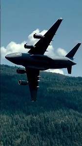 🤯The C-17's INSANE maneuverability! #c17 #c17globemaster #aviation #avgeek #planespotting #airforce