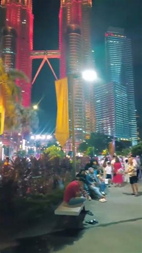 Malaysia 🇲🇾 Kulalumpur Petronas Twin towers Klcc view beautiful place trending Vairalvideo