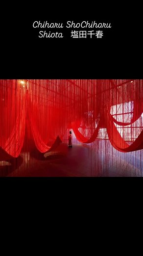 177 reactions · 36 shares | Chiharu Shiota 塩田千春 -Japanese The Japanese visual artist presents her installations made of woolen threads intimately linked to the body and her personal history. #chiharushiota #installation #red #threads | Sofalca Raluca | Facebook