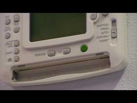 Disassembling a Chronotherm thermostat | Honeywell Home