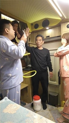 The thief released anesthesia gas outside the house. || 😱 Carriage house wooden artist #shortvideo