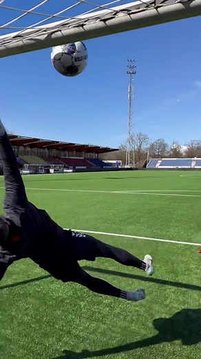 Goalkeeper Saves: Tipping Over the Bar | Training Drills & Techniques