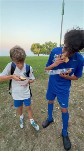 Live Cake Reaction! Practice Was Worth It! 🎂 🎥 #bestcakeintheworld #reaction #cake #chicago #chicagofood