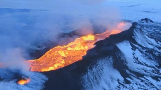Iceland's Bardarbunga volcano is still erupting five months on - video