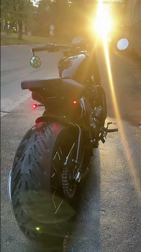 Custom triumph bonneville bobber, seat , exhaust , rear - front wheel r17