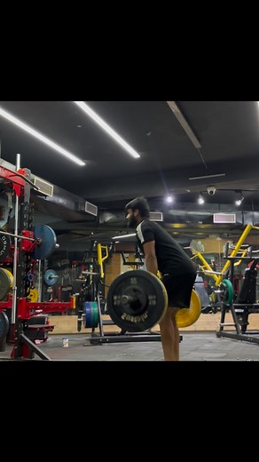 Save and follow for such more informative videos. Most athletes make one BIG mistake in the competition phase… They try to build strength while the season is going on. But the in-season is NOT the time to build anything. Your goal is simple: Maintain Strength. Maintain Power. Stay Fresh. Stay Match-Ready. The biggest priority in this phase is to avoid fatigue. Your training should support your performance, not drain it. That’s why the competition phase always follows: 👉 Low Volume 👉 Moderate–H