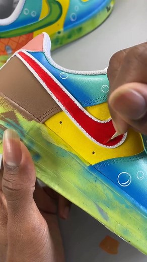 Me hoy minoy! ✏️ @rocc_boyyy is the new doodlebob 👀 How to prevent cracking on sneakers? 🎨 Prep the Shoes Right Use Angelus Leather Preparer & Deglazer to clean off the factory finish so the paint sticks better. 🎨Lightly Sand Crease Areas Gently sand spots that bend a lot, like the toe box. This helps the paint flex with the shoe. 🎨Paint in Thin Layers Don’t use thick paint. Apply several light coats and let each one dry fully. 🎨Let the Paint Dry Fully Wait at least 24–48 hours after painti