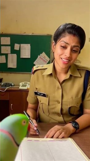 میڈم! رپورٹ لکھیں! میرا مالک چور ہے#comedy #talkingparot #funny #viralshort #parrot