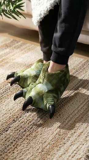 Crazy Slippers (# 2007) - Furry Monster Claw Slippers🟣