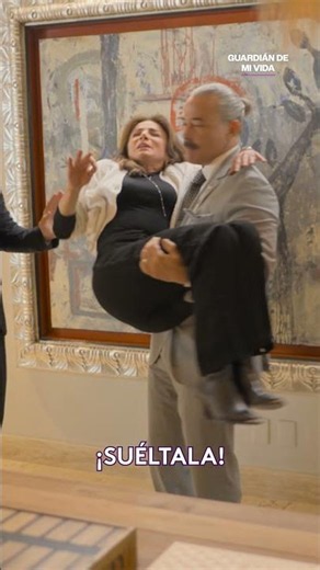 Gonzalo and Georgina catch Franco carrying Sofia #Uninovelas #GuardiánDeMiVida