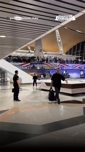 Lah G-Dragon rupanya. Ingatkan Cakra Khan tadi 😆 #ohmedia #ej | Oh! Media