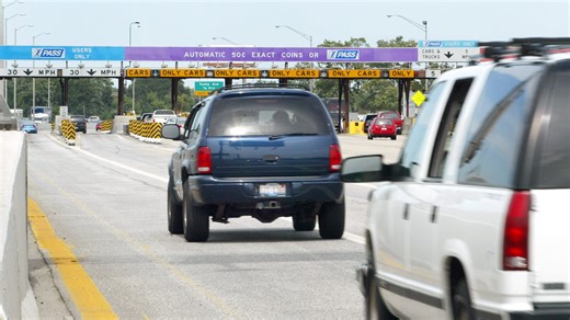 Illinois Tollway warns residents about phishing texts. Here's what to know