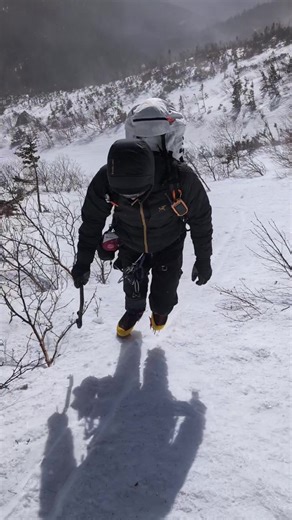 Cumbre Invernal en Mt Washington por Huntington's Ravine