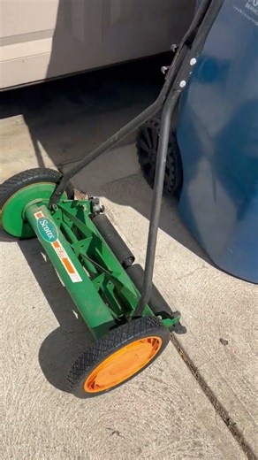 The Green Machine / Motorless lawnmower! DID IT’S JOB! #creativemindset #landscape