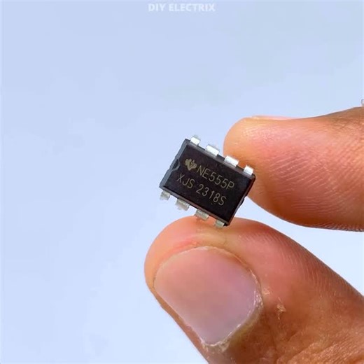 DIY Electrix on Instagram: "Amazing Police Strobe Light Effect using 555 Timer IC #electronics #electronic #electronicsprojects #electronica #reels #diy #arduino #arduinoproject #electric #electrical #electrician #electricians #arduinoprojects #short #crafts #experiments #electronicproject #diyelectrix"