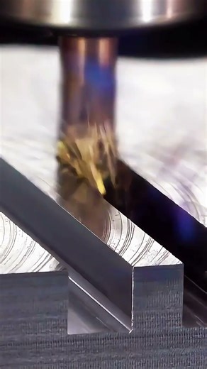 Steel Slotting with an Emuge TOP-Cut End Mill