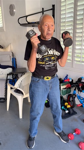 World War II Veteran Roy Caldwood lifting weights at 103 years old! He served as a combat medic in the all-Black 92nd Infantry Division – the Buffalo Soldiers. #WWIIveteran #BuffaloSoldiers | WWII Veterans History Project
