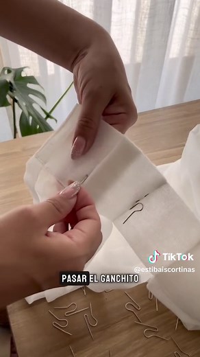 Cómo poner ganchos metálicos en las cortinas fácilmente