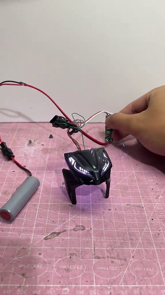 Modifikasi Vario Miniatur 303 Style: Siap Bersanding dengan Motor Kamu!