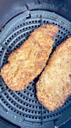 The secret to the best tasting air fryer chicken cutlets, is marinading them quickly with Italian dressing and seasonings before breading and air frying – my family loves them! Perfect with veggies, over salads, with pasta, and more. #chicken #airfryer #airfryerchicken #kidfriendly #healthy #skinnytaste | Skinnytaste
