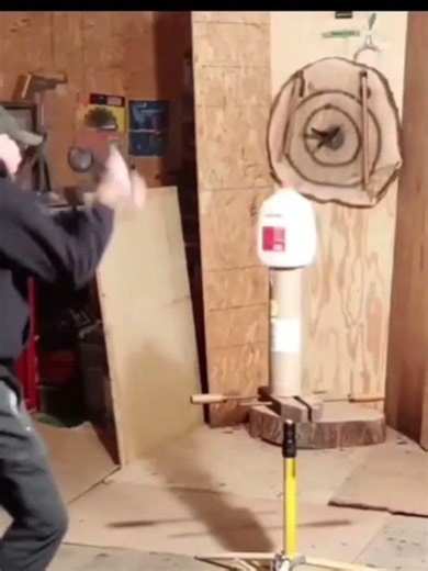 SLICING AN EMPTY MILK JUG WITH MY SHINWA KATANA ‪@ShinwaSwords‬