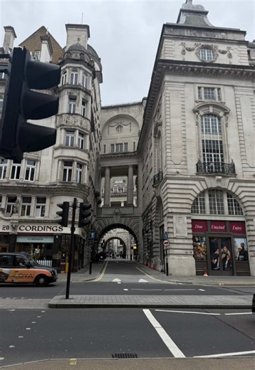 London Travel Vlog: The Smiths & Anna