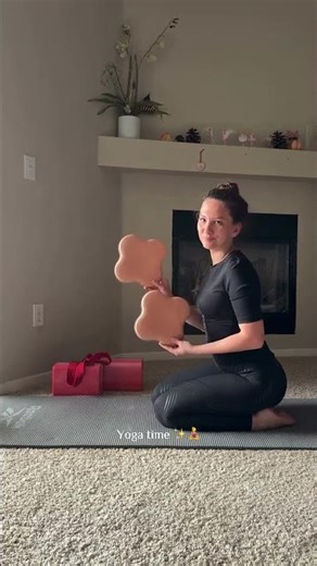 Cozy Home Yoga Flow with Deep-Zen Wrist Support Blocks | Props Tutorial for Beginners