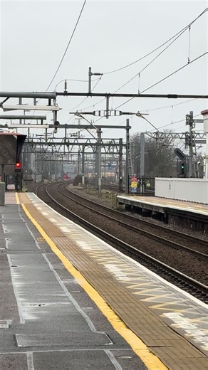 Class 345 Elizabeth line departing from Romford Station #fortheloveoftrains