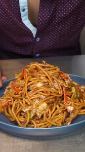 Spaghetti Veggie LO MEIN style RECIPE you can make available food blog #easyrecipe #lomein #chinesefood #comfortfood | Cesar Reyes