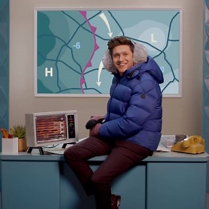 Niall Storm here and believe me , it’s freezing out there so don’t be afraid to find warmth in the arms of a stranger. Just make sure it’s not someone too strange … #HeartbreakWeatherWatch heartbreakweatherwatch.niallhoran.com | Niall Horan