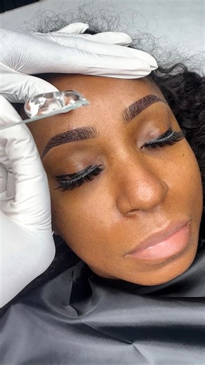 Soft Ombré Brows ▫️ 퐁퐎퐎퐊퐈퐍퐆: Comment “reservation” ▫️ 퐀퐑퐓퐈퐒퐓: Shell...