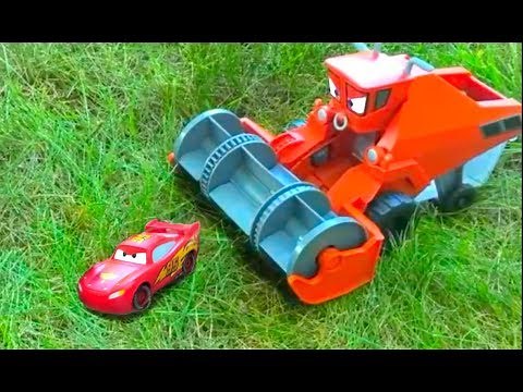 Disney Pixar Cars Lightning McQueen Chase and Change FRANK Color Changers Toy Magic For Kids Movie!