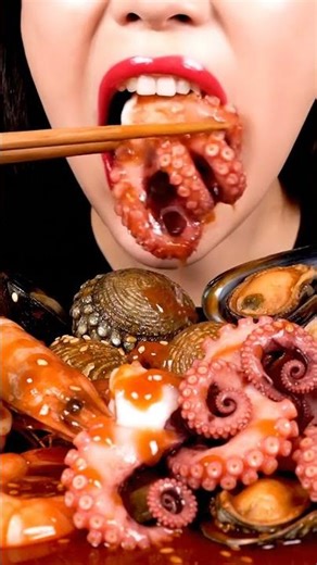 SPICY SEAFOOD! 🐙🌶️ Eating Whole Octopus & Mussels ASMR