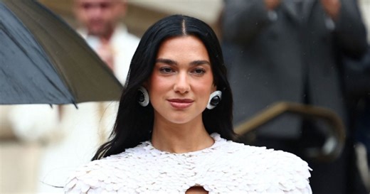[Fotos] Dua Lipa, Cardi B y Karol G deslumbran en el desfile de Schiaparelli: Los mejores looks de la Alta Costura en París - m360.cl