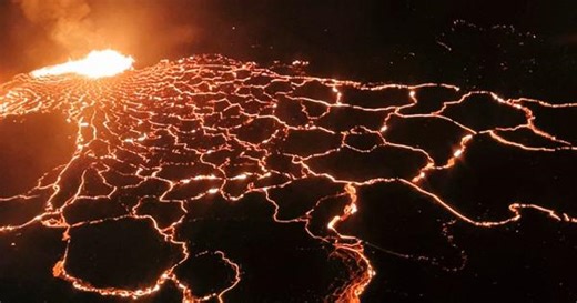 Plane flies over spectacular Sundhnukagigar Volcano eruption in Iceland
