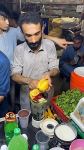 Street Side Man Selling 4Mix Mint Margarita | Peshawar Street Food #viralreelsfb #trending #foodie | Foodie Sultan