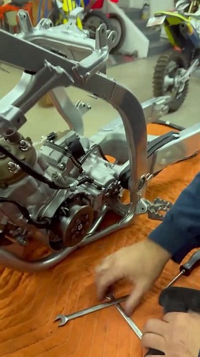 KX125 clutch cable adjustment with proxracingparts worksconnection Go to our LinkTree in profile for latest videos stories discount #HondaCRF #MotoTech #BikeUpgrades #RaceReady #MotoVibes #MotoGarage #TuskPowersports #mx✊ #MotoSetup #MXNation #DirtBikeMods #CRF250R #MXCommunity #RiderLife #2stroke | N.Upway