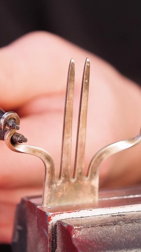 Fascinating Fork Bending | Earth Wonders