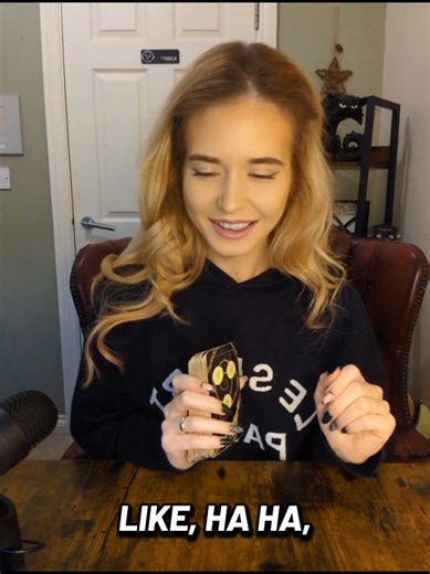 Aquarius Love Reading: Avoidant Person's Return