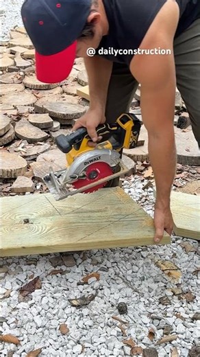 How to cut with a Skil saw ￼￼￼￼￼