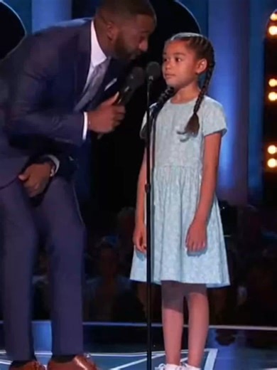 Little Girl Delivers Hilarious Stage Comedy
