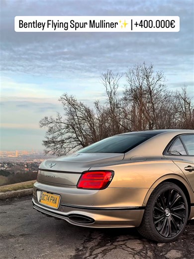 Eine Limousine oder doch die perfekte One-Car-Solution? 👀 Der Bentley Flying Spur Mulliner kombiniert Luxus, Performance und Komfort auf einem Level, bei dem viele Autos einfach aufgeben. Über 400.000 €, handgefertigte Details und mehr Leistung, als man im Alltag jemals braucht, aber genau das macht ihn so faszinierend. ✨ @johny.ibo #Autoscout24at #Bentley #FlyingSpur #LuxuryCars #CarCommunity #fyp #bentleyflyingspur