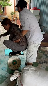 89K views · 261 reactions | Bảo sao các ông bà già lớn tuổi vẫn thích đi b.uôn lúa 藍 | Đạo Làm Người | Facebook