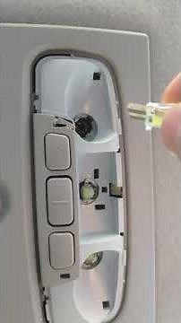 Changement ampoule W5W T10 éclairage intérieur voiture