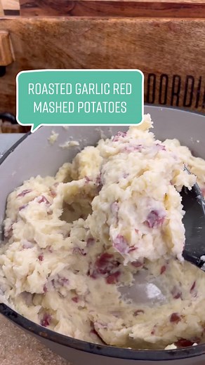 Roasted Garlic Red Mashed Potatoes: Thanksgiving Side Dish Recipe