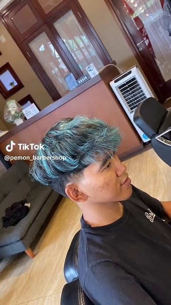 Highlight Rambut Pria untuk Kulit Gelap dengan Ash Grey dan Night Blue